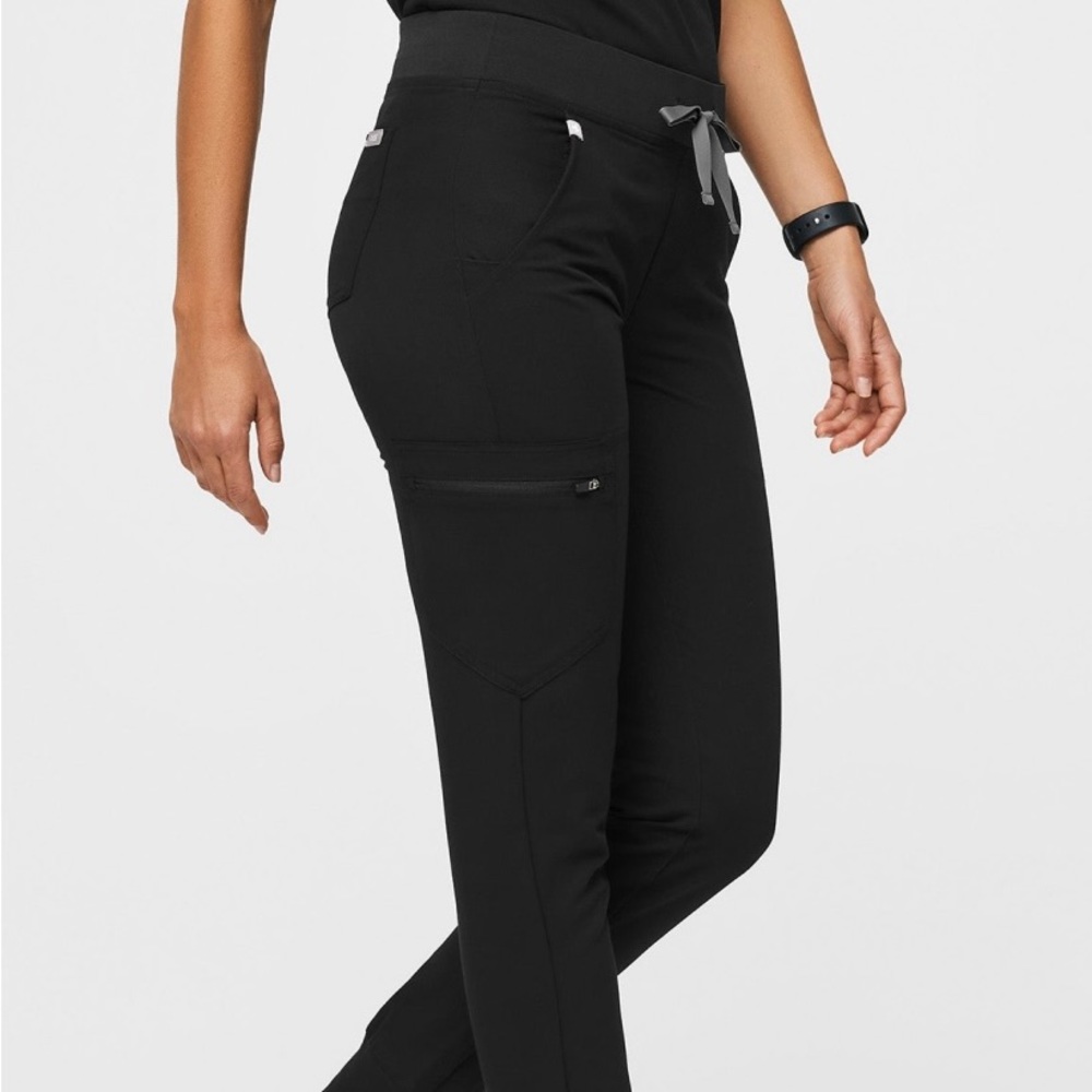 Figs Zamora jogger black scrub pants